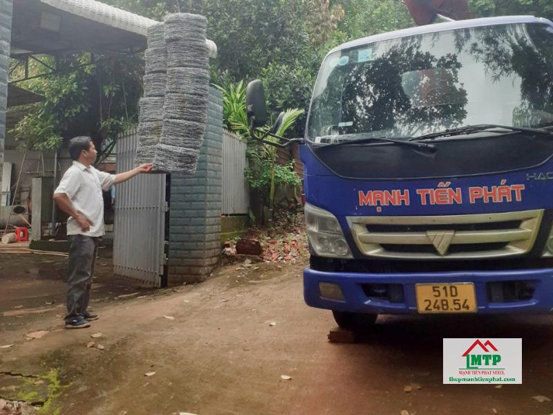 Giao 20 cuộn dây kẽm gai mạ kẽm phi 2.2mm cho khách ở xã Vĩnh Lộc A, Huyện Bình Chánh