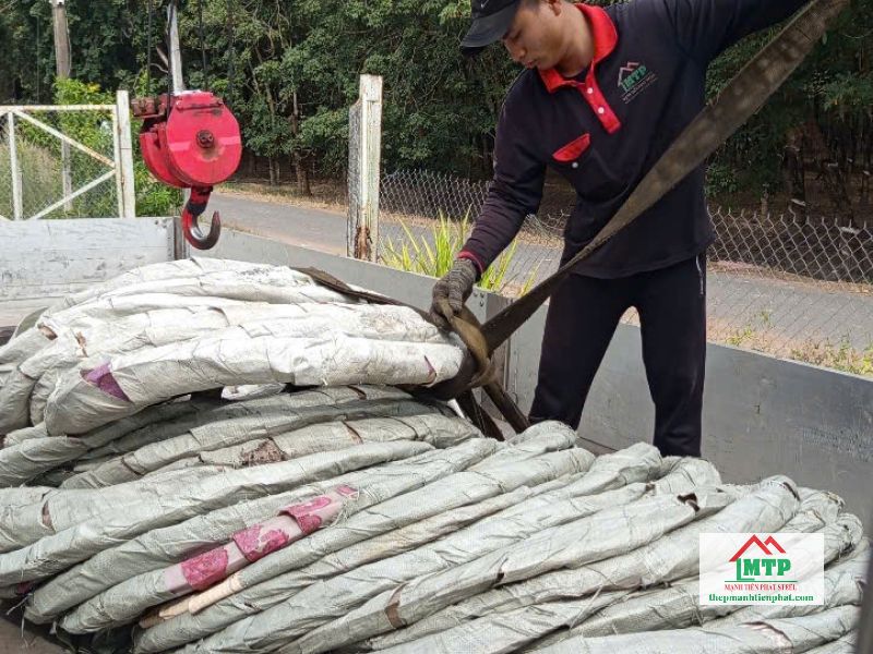 Cung ứng 70 cuộn kẽm lam d60 tại Cẩm Mỹ – phục vụ khoanh vùng khu đất trống