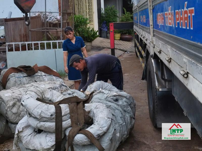 Giao 18 cuộn kẽm gai lưỡi dao phi 60 cho kho tại Phú Xuân, Nhà Bè