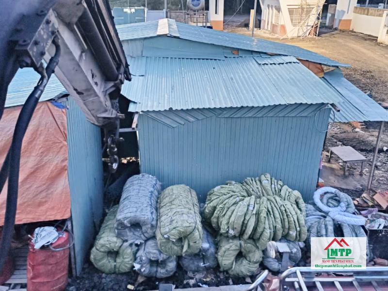 Hoàn tất giao 2 tấn kẽm gai cho công trình rào chắn khu công nghiệp Hiệp Phước, Nhà Bè