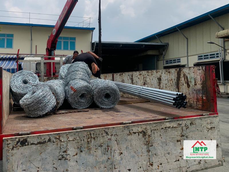 Giao 20 cuộn kẽm gai 2.7mm cho kho xưởng gần Cộng Hòa