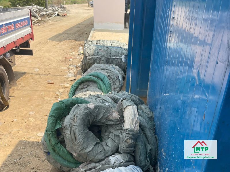 Giao 120 cuộn kẽm gai phi 2.7mm đến khu đất trồng cao su tại Tân Châu – Tây Ninh
