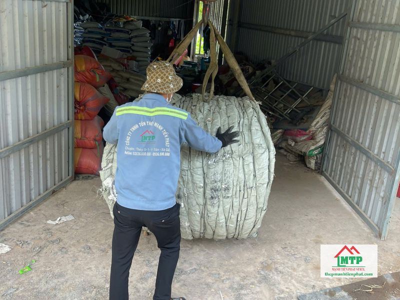 Giao kẽm lam khổ lớn cho trang trại cây ăn trái tại Tân Châu, Tây Ninh