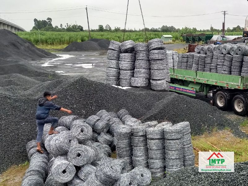 Giao 500kg dây kẽm gai mạ kẽm tại KCN Phú Mỹ – Bà Rịa Vũng Tàu cho hàng rào nhà xưởng
