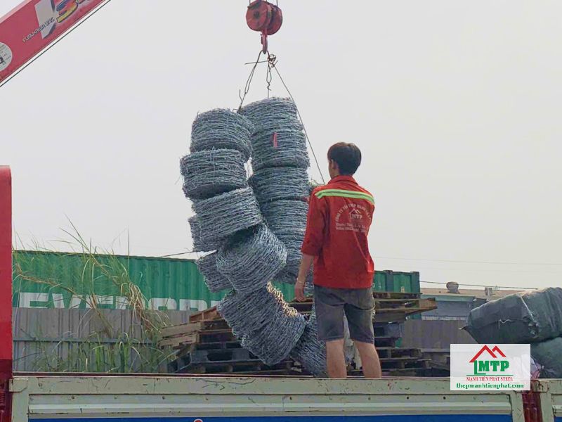 Xuất 30 cuộn kẽm gai cho kho bãi container khu Cái Mép – Thị Vải, Phú Mỹ