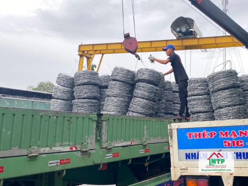 Thép Mạnh Tiến Phát - Xưởng dây kẽm gai tại BÌnh Dương cung cấp số lượng lớn cho KCN, nhà xưởng, công trình dân dụng