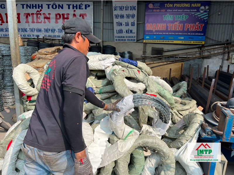 Thép Mạnh Tiến Phát là xưởng sản xuất dây kẽm gai tại Đồng Nai chủ động nguồn hàng, độ bền cao, giao hàng nhanh
