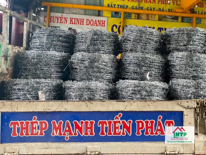 Thép Mạnh Tiến Phát là xưởng sản xuất dây kẽm gai tại Huyện Hóc Môn uy tín, giao nhanh trong ngày, có số lượng lớn