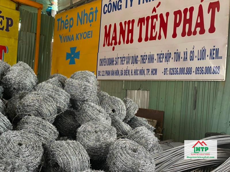 Thép Mạnh Tiến Phát là xưởng sản xuất dây kẽm gai tại Quận Tân Phú có đa dạng quy cách, cuộn đồng đều, giao nhanh