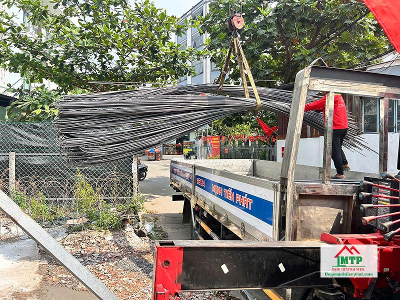 Thép Mạnh Tiến Phát có thép Việt Nhật chính hãng, giao hàng thẳng đến công trình trong hẻm tại Phú Nhuận