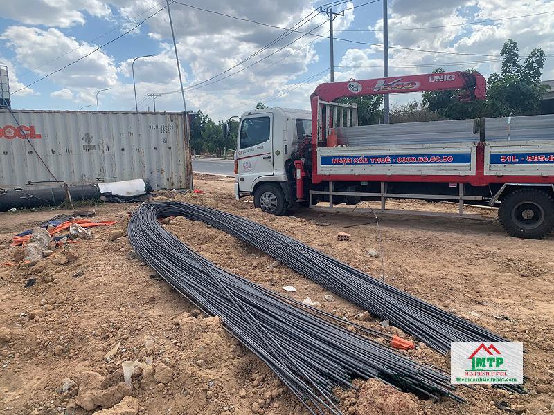 Giao 200 cây thép Việt Nhật D12 CB400 cho Công ty Xây dựng Phú Thái tại Tân Uyên, Bình Dương