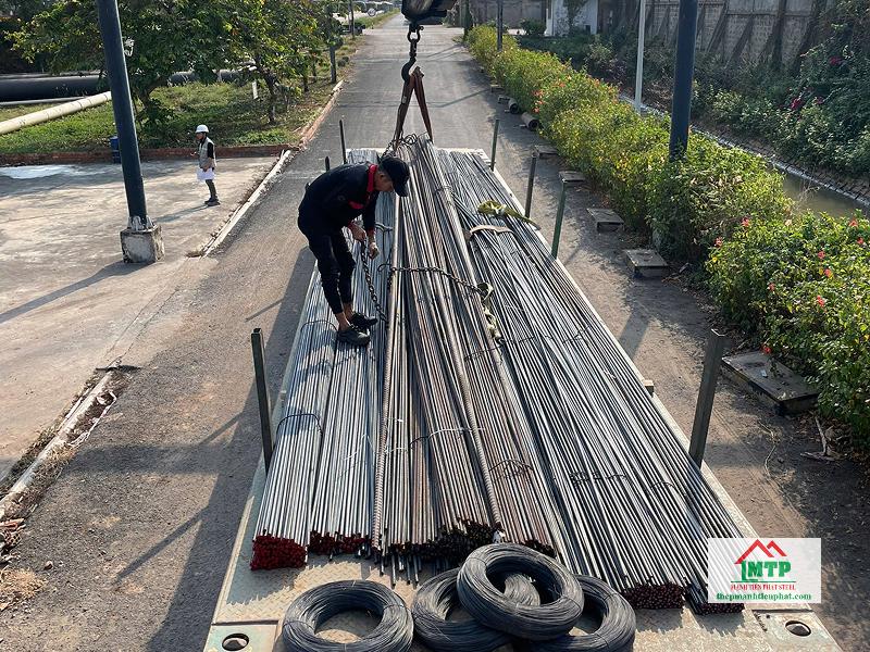 Giao 56 tấn thép Việt Nhật cho Công ty Vedan tại Long Thành, Đồng Nai