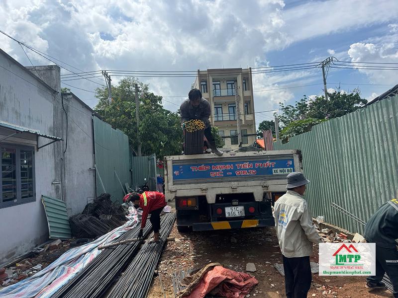 Giao 12 tấn thép Việt Nhật CB400-V D16, D18 đến công trình nhà phố 5 tầng tại đường Bình Thới, Quận 11