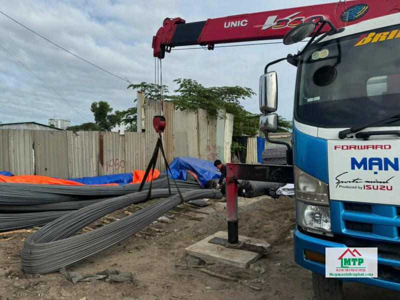 Giao 10 tấn sắt phi 14 Việt Nhật cho công trình bờ kè Tô Ngọc Vân tại Quận 12