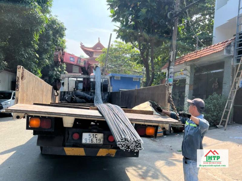 Giao 5 tấn sắt xây dựng Việt Nhật D12 cho công trình nhà phố tại Quận 4, TP.HCM