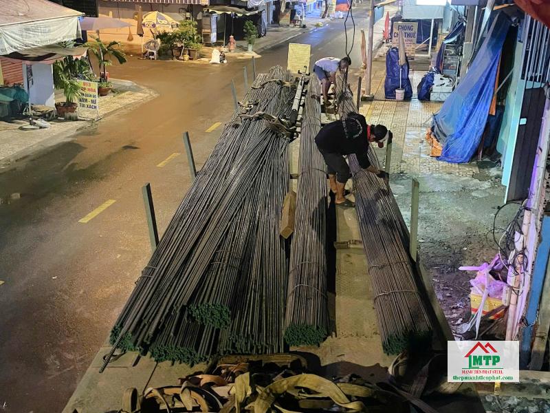 Giao 100 tấn sắt xây dựng Việt Nhật đủ quy cách cho công trình Bệnh viện Y Dược tại Quận 5, TP.HCM
