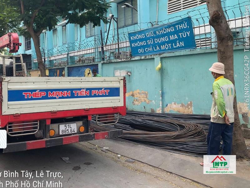 Giao thép Việt Nhật gồm 246 cây D10 và 135 cây D16 cho công trình sửa chữa Trường THCS Bình Tây tại Quận 6