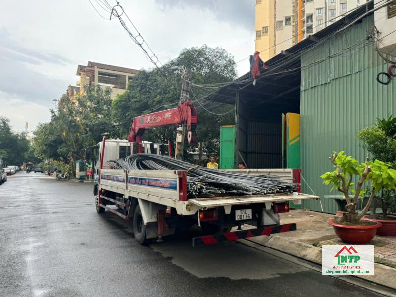 Giao 350 cây thép Việt Nhật D14 cho công trình nhà phố tại đường Hậu Giang, Quận 6