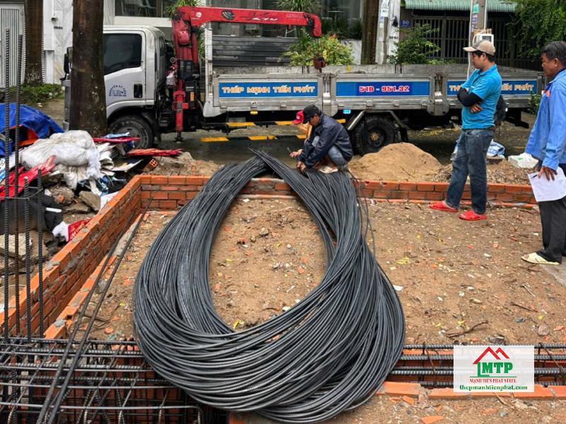 Giao 3,5 tấn thép Việt Nhật D16 cho công trình nhà phố trên đường Phạm Thế Hiển, Quận 8