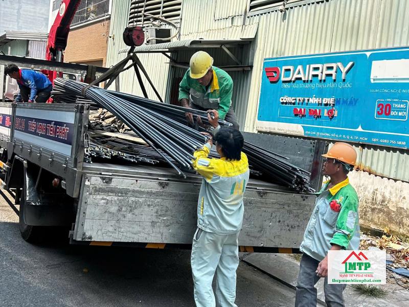 Giao 100 cây thép Việt Nhật D12, D14 và D16 cho công trình nhà 3 tầng tại đường Tạ Quang Bửu, Quận 8