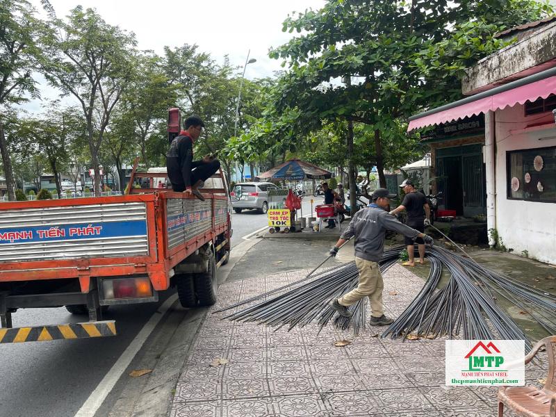Giao 50 cây thép thanh vằn Việt Nhật D16 cho công trình nhà phố tại Bình Thạnh