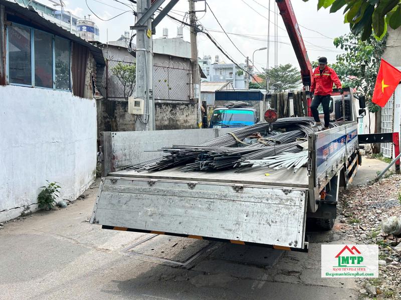 60 cây thép Việt Nhật D14 cho công trình nhà phố giao tận công trình trong hẻm tại Quận Phú Nhuận