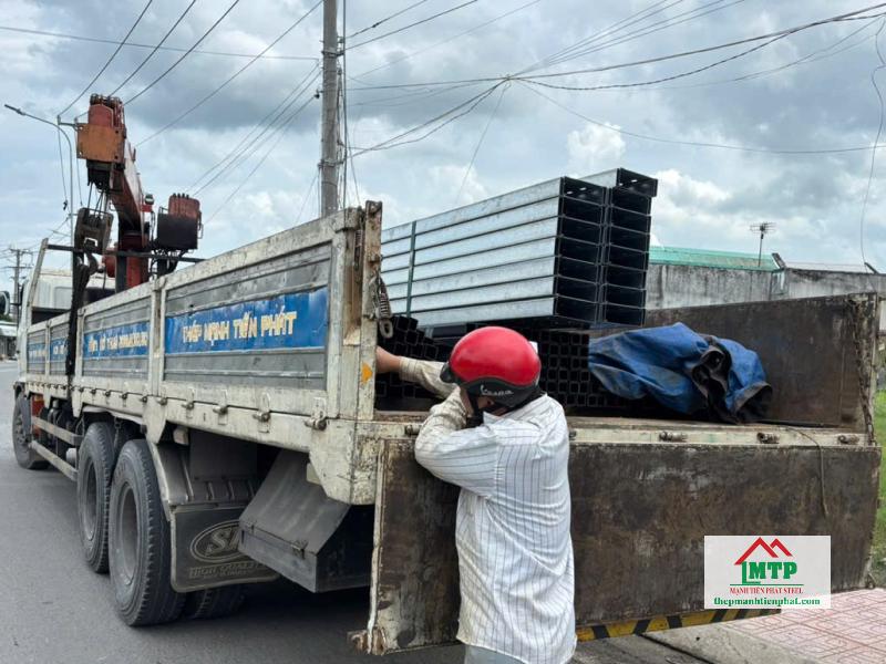 Nên ưu tiên chọn đại lý xà gồ Hoa Sen tại Huyện Củ Chi có sẵn quy cách, giao nhanh, đúng số lượng, báo giá minh bạch theo đơn hàng
