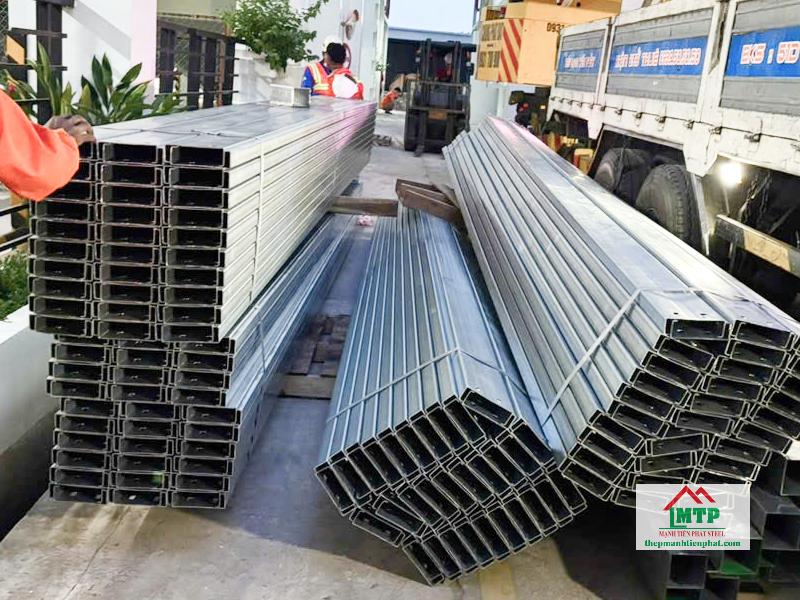 Xà gồ Hoa Sen phù hợp nhiều công trình tại Huyện Bình Chánh nhờ khả năng chống rỉ tốt, nhiều quy cách, dễ gia công