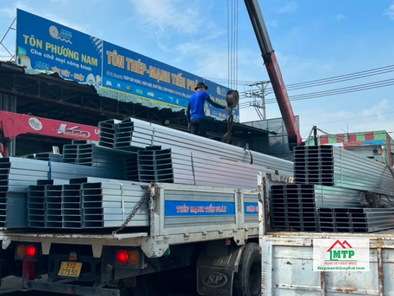Thép Mạnh Tiến Phát giao xà gồ Hoa Sen cho mọi công trình tại Củ Chi, đảm bảo thời gian, số lượng cho nhiều khu vực khác nhau
