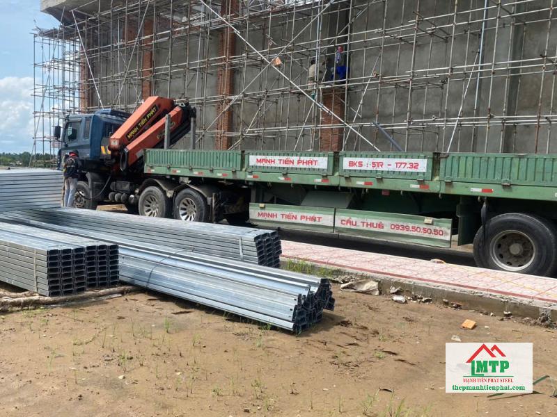 Thép Mạnh Tiến Phát cung cấp đa dạng quy cách xà gồ Hoa Sen tại Quận 12, linh hoạt phương án giao hàng