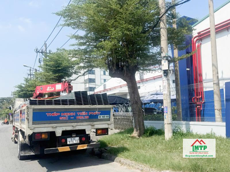Thép Mạnh Tiến Phát hỗ trợ tư vấn, giao xà gồ Hoa Sen theo yêu cầu cho công trình tại Tân Bình