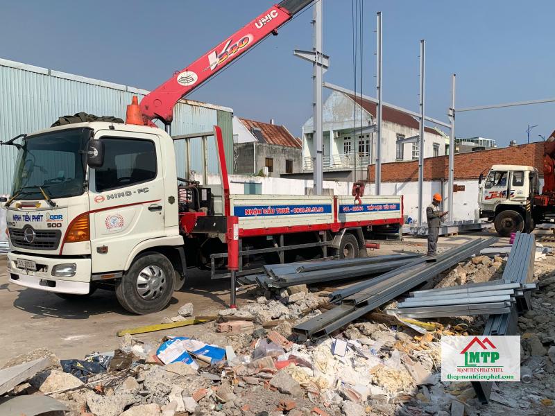 Giao xà gồ Hoa Sen gồm 20 cây xà gồ C150x1.5ly, 10 cây C150x2ly, 10 cây C200x2ly, 123 cây Z150x1.5ly và 70 cây Z150x2ly mạ kẽm cho công trình nhà xưởng tại Vũng Tàu