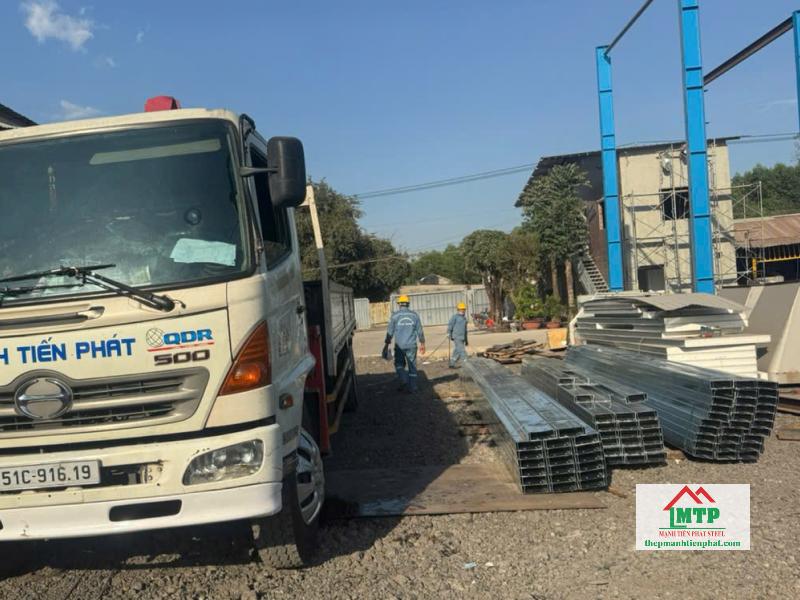 Giao 2000m xà gồ C150 và C180 Hoa Sen cho Công ty Cơ điện Thái Hưng tại Đồng Nai