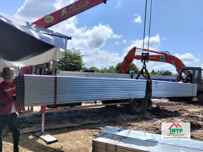 Giao 60 cây xà gồ C Hoa Sen C125x50 dày 1.8 ly đến công trình mái che tại Bình Khánh, Cần Giờ