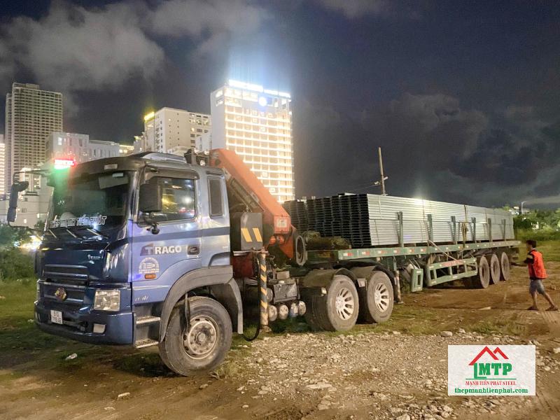 Giao 5 tấn xà gồ C150x50 Hoa Sen dày 1.8 ly đến công trình trên đường Tô Hiến Thành, Quận 10, TP.HCM