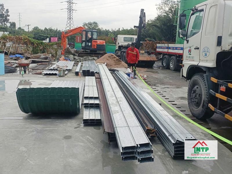 Giao 2 tấn xà gồ Hoa Sen C180x50 tại khu vực Hoàng Văn Thụ, Quận Tân Bình cho công trình kho hàng