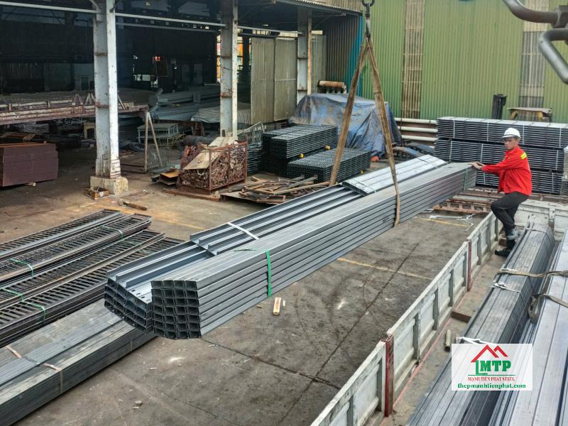 Giao 3 tấn xà gồ Hoa Sen C150x50 tại đường Tây Thạnh, Quận Tân Phú cho công trình nhà xưởng