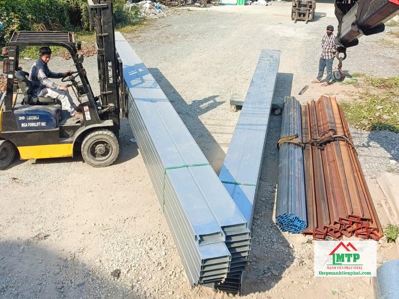 Giao 100 cây xà gồ C250x65 mạ kẽm Hoa Sen dài 10m cho Công ty XNK Hân Phước Thành tại Cái Bè, Tiền Giang
