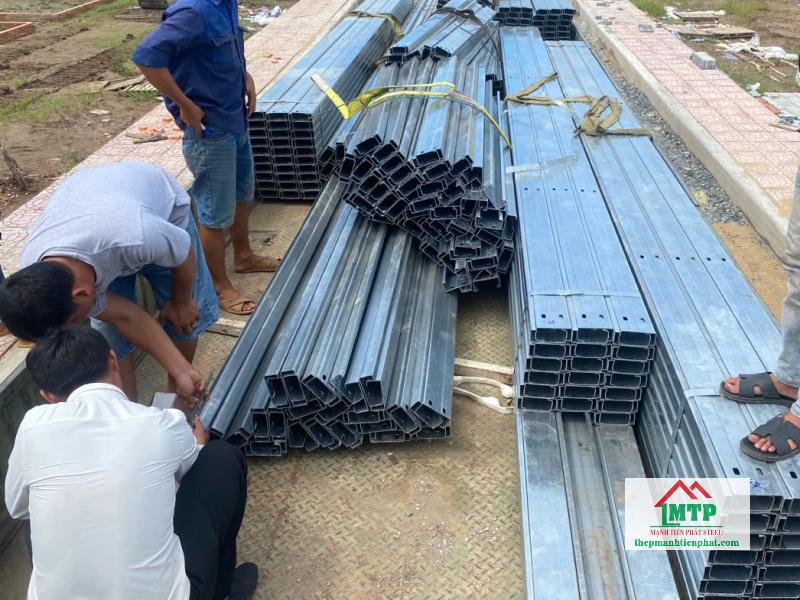Xác định rõ quy cách, độ dày, số lượng trước khi đặt xà gồ Hoa Sen cho công trình tại Bình Thạnh để hạn chế tình trạng thiếu vật tư khi thi công