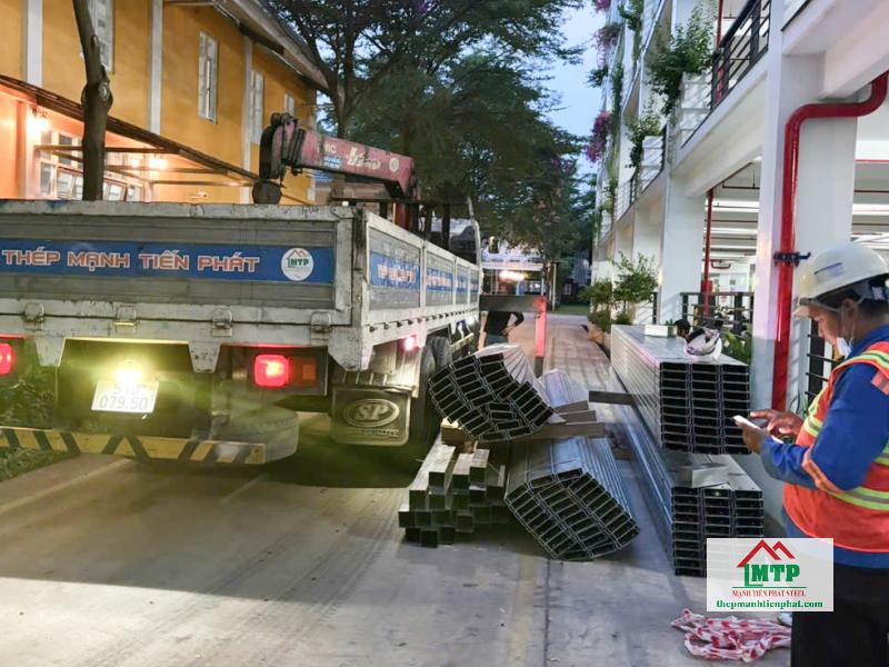Mua xà gồ Hoa Sen tại Đồng Nai cần đảm bảo hàng chính hãng, bề mặt mạ kẽm đều, có phương án giao hàng phù hợp