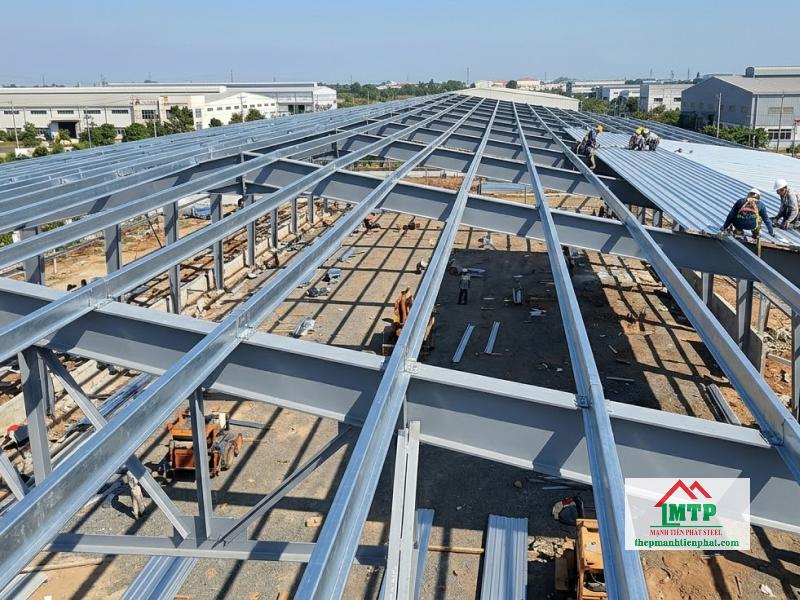 Xà gồ Hoa Sen cũng thường được dùng cho các công trình quy mô lớn tại Quận 7