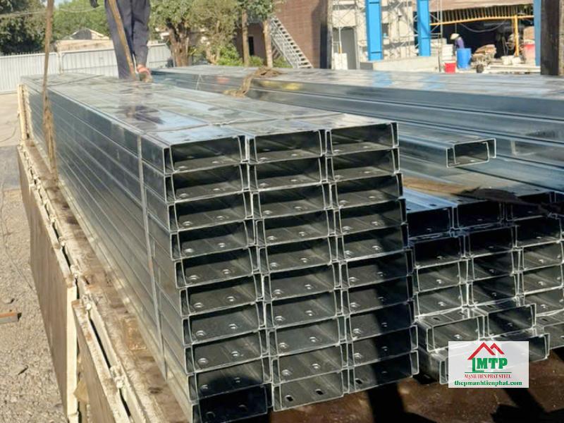 Xà gồ Hoa Sen không cần sơn chống rỉ mà vẫn đảm bảo độ bền, giúp thi công nhanh tại các công trình tại Bình Dương