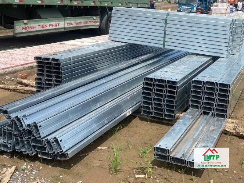 Xà gồ Hoa Sen phù hợp công trình nhà xưởng, kho, trang trại tại Củ Chi nhờ lớp mạ bền, dẻo, dễ gia công