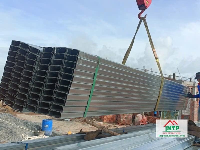 Xà gồ C Hoa Sen dùng làm mái che, hạng mục cải tạo tại Quận 5