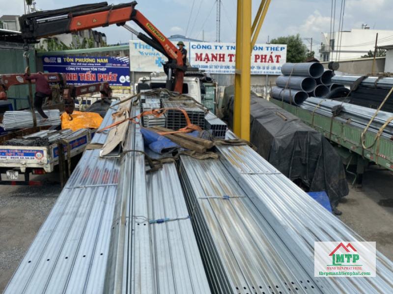 Thép Mạnh Tiến Phát là đại lý xà gồ Hòa Phát tại Bình Dương cung cấp quy cách đa dạng, giao nhanh kịp tiến độ