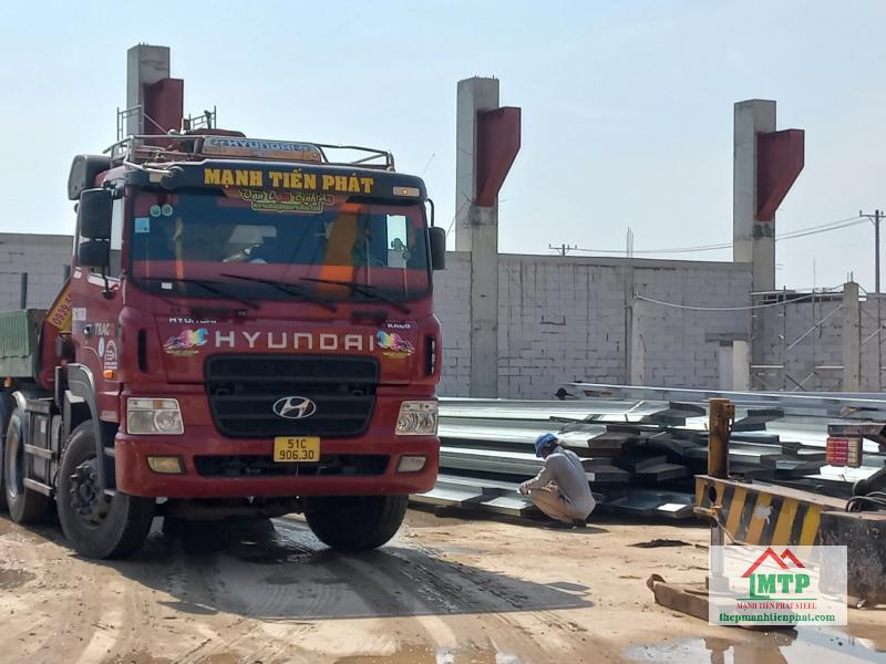 Đại lý xà gồ Hòa Phát tại Huyện Nhà Bè - Mạnh Tiến Phát tư vấn quy cách phù hợp, linh hoạt phương án giao hàng đảm bảo tiến độ