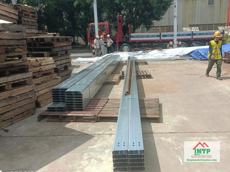 Mua xà gồ Hòa Phát tại Quận 1 ở Đại lý Thép Mạnh Tiến Phát đảm bảo chất lượng, đúng thời gian