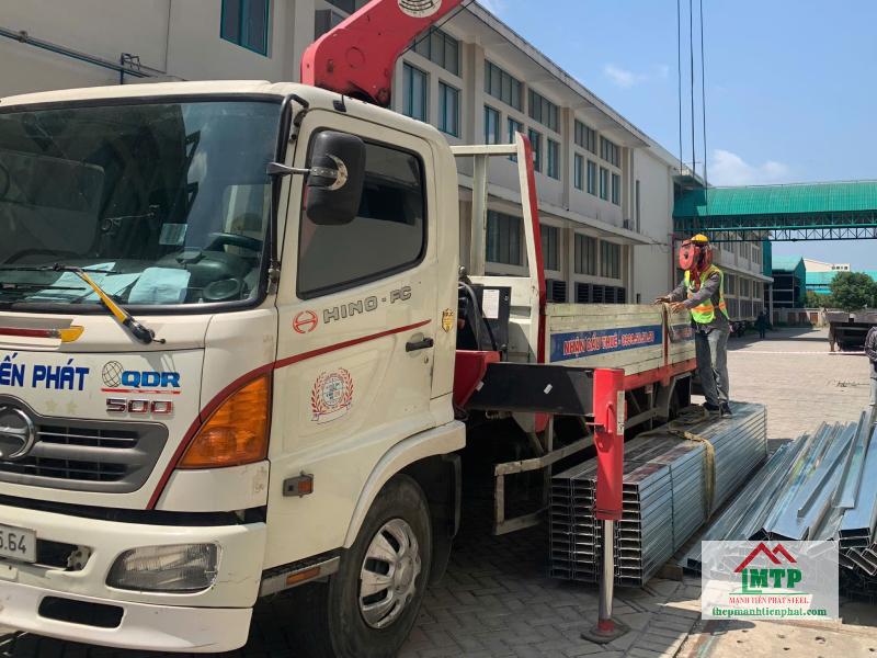 Mạnh Tiến Phát - Đại lý xà gồ Hòa Phát tại Quận 4 có hàng chính hãng, sẵn kho, giao nhanh
