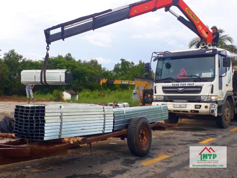 Giao 1200 m xà gồ C125 Hòa Phát cắt theo yêu cầu cho kho nông sản tại Cần Đước, Long An