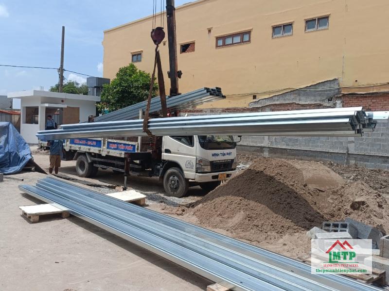 Cung cấp 80 cây xà gồ Z180 dày 2.0 mm cho hạng mục mái xưởng nhỏ tại khu vực đường Minh Phụng, Quận 11